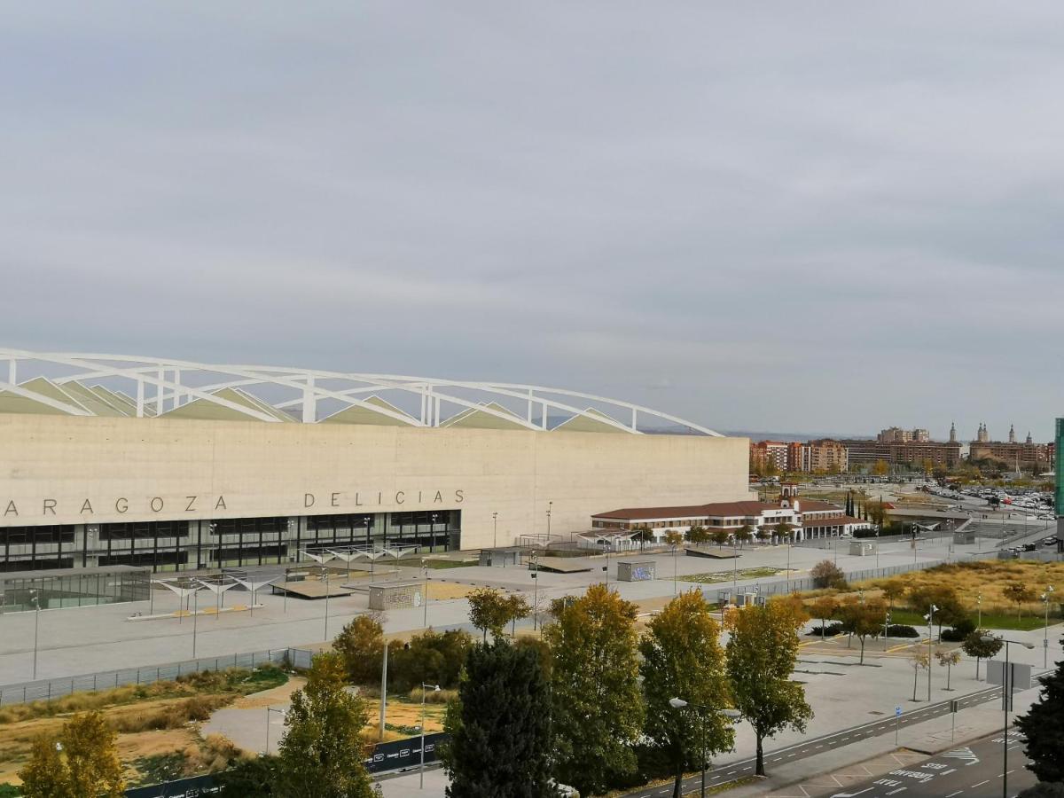 La Parada De La Estacion Con Parking Zaragoza Exteriör bild